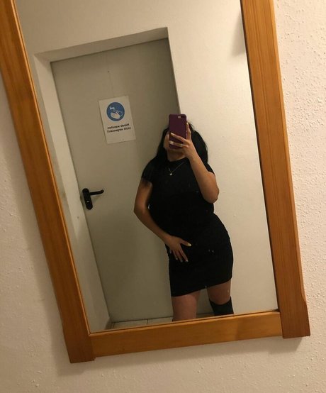 Melannia adult actress img