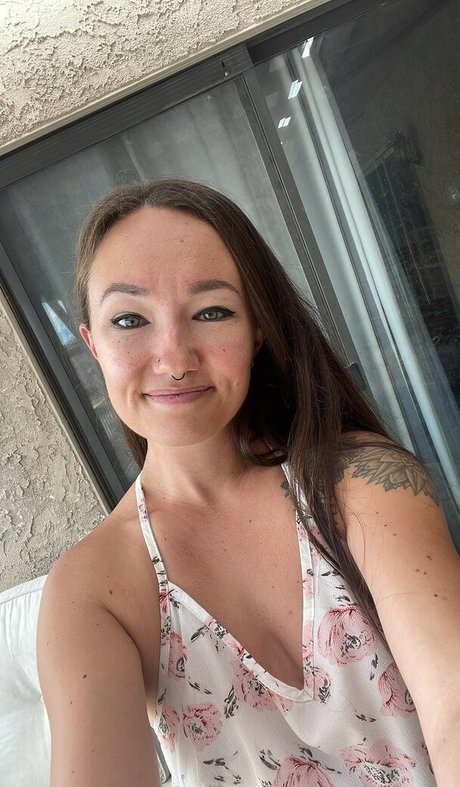 Xxxkhloekarter sexy model image