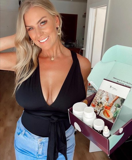 Annaliese Gann pretty pornstar photo