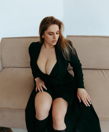 Anastasia Shark beautiful pornstar img