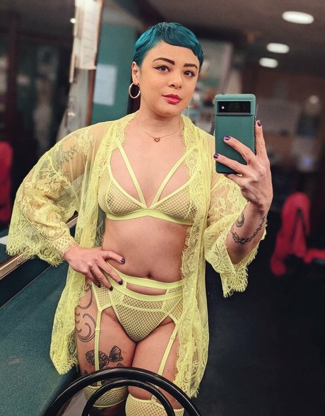 Evelyn Vinyl exclusive star galleries