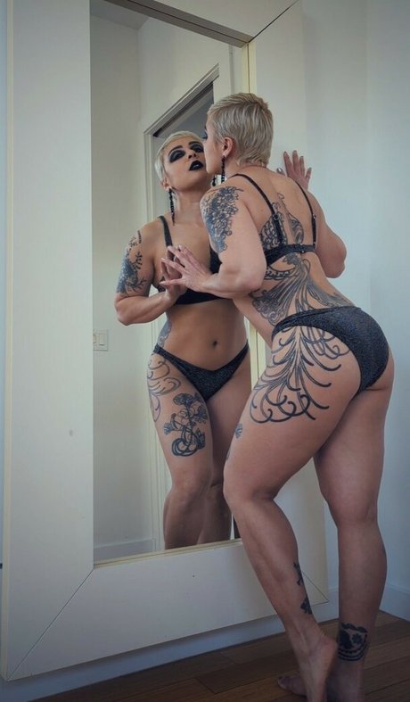 Evelyn Vinyl star xxx pic