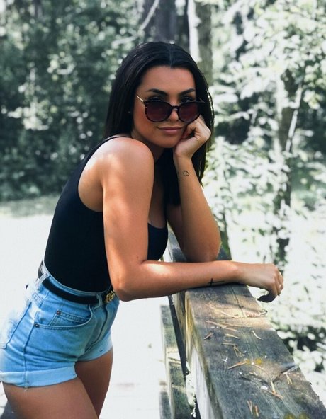 Kylie Manue high quality star picture