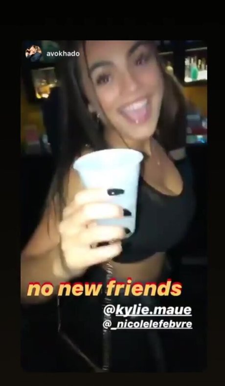 Kylie Manue top model pictures