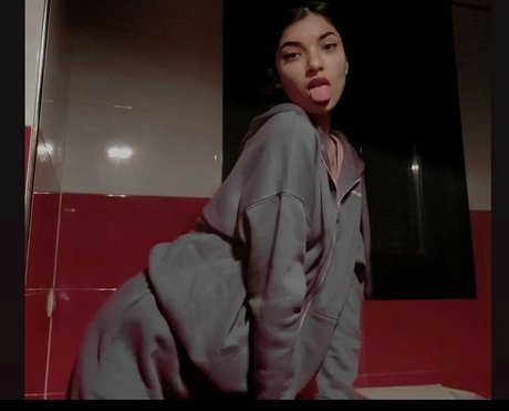 Blackamber51 pretty model archive