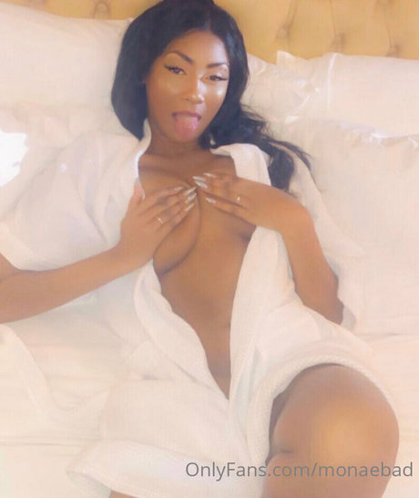 monaebad perfect model pic