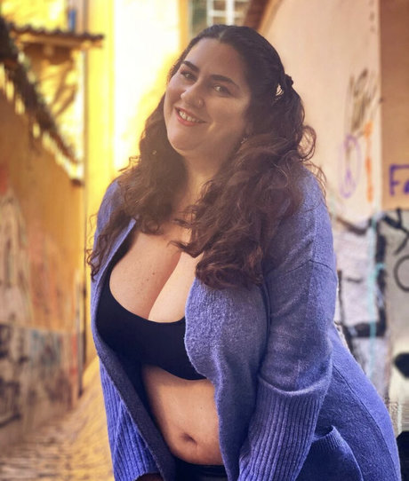 Caliope naked pornstar img