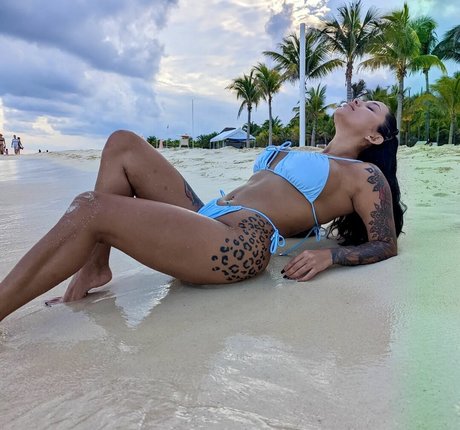 brisaof adult model picture