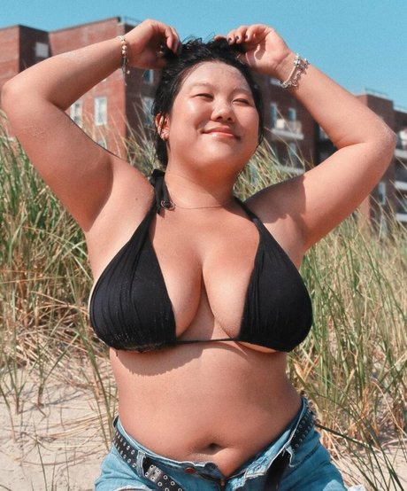 Tiffany Shu model nude photo