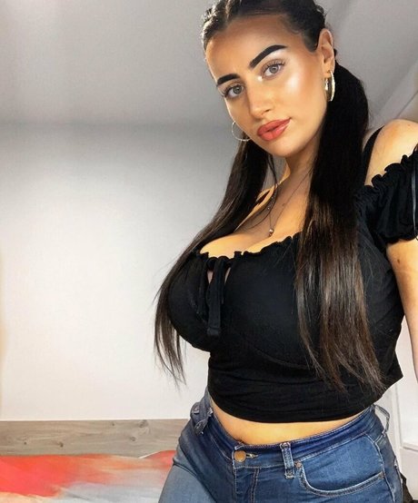 Ciara Lennon model art photo