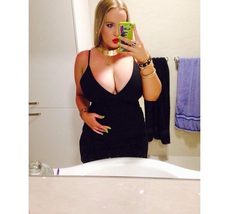 Tayla Cooper hot actress photo