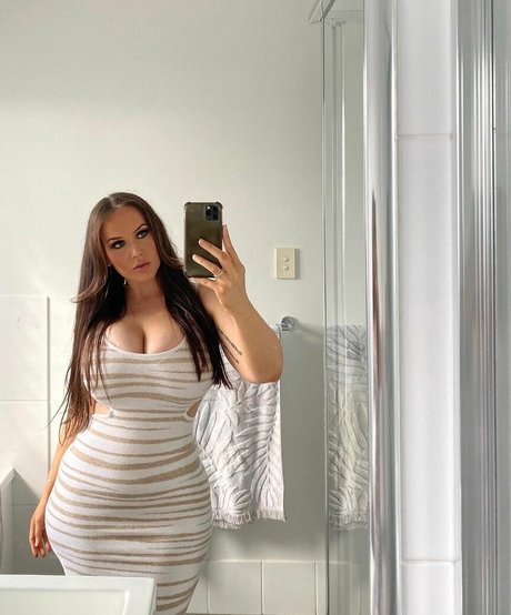 Tayla Cooper star adult image