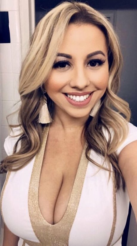 Adriana Noriega model perfect photos