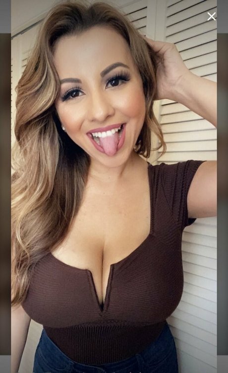 Adriana Noriega hot model pics