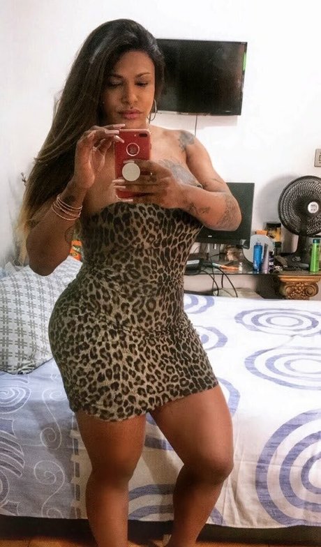 Karol Salles nice actress image