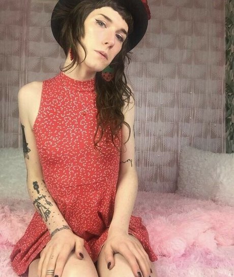 Basilstrawberry nudes model pic