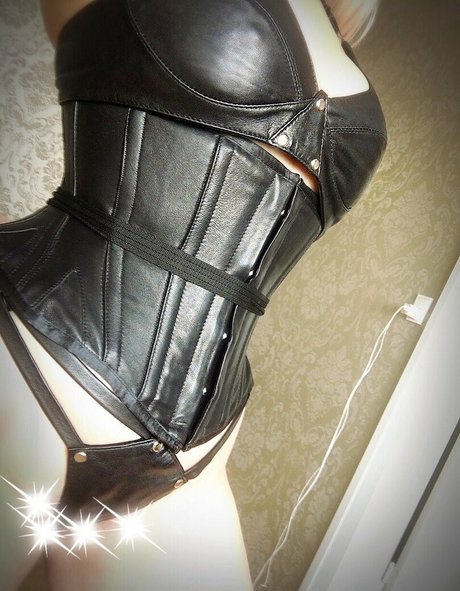 SophiaLarou star naked pics