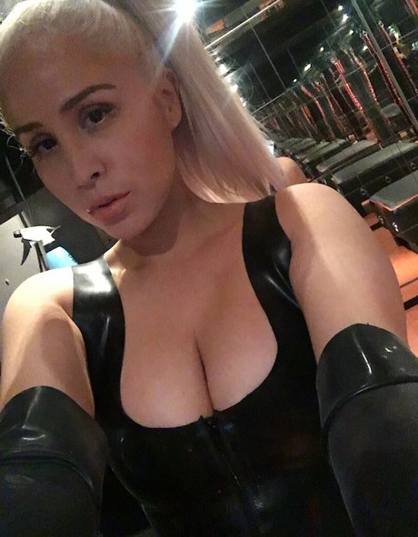 SophiaLarou star sex photos