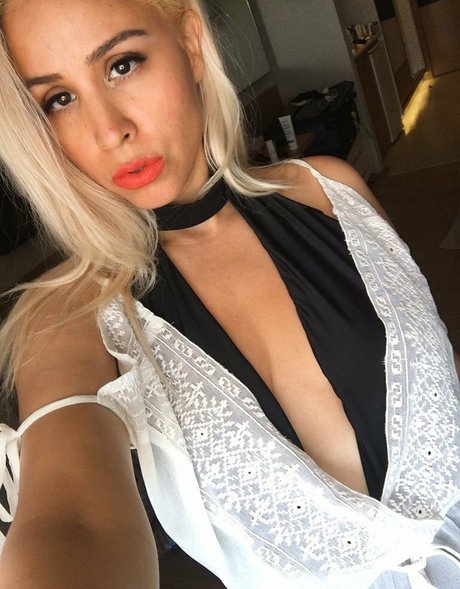 SophiaLarou porn model img