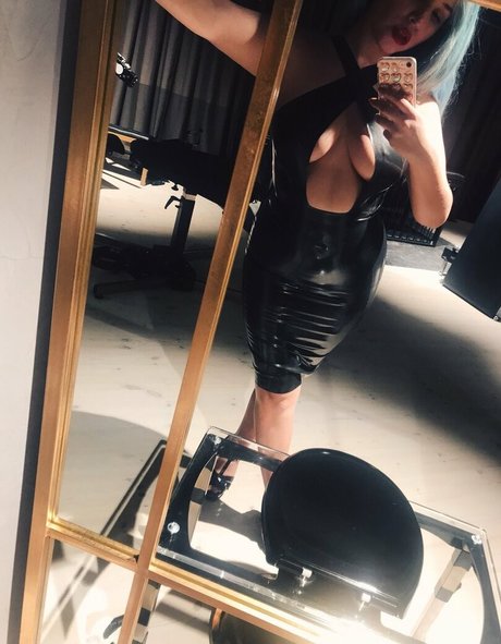 SophiaLarou sexy actress images