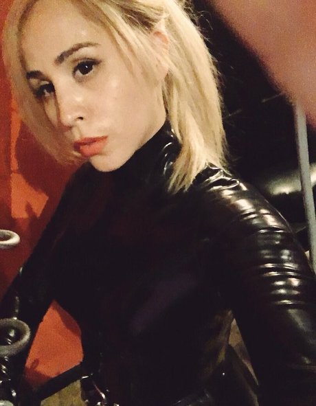 SophiaLarou model high quality picture