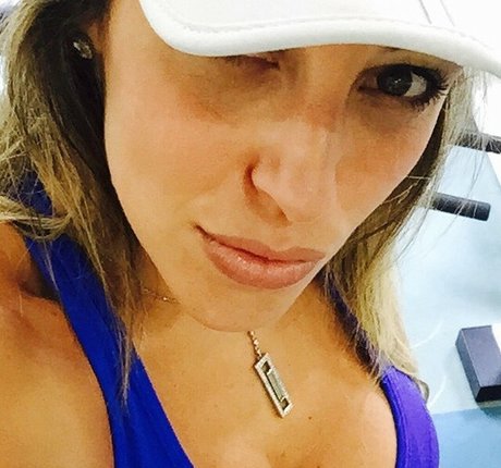 Roberta Carbonari Muzy nude model photos