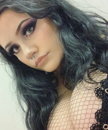 Brokenteenagedreams model img