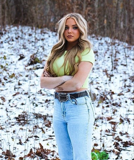 Courtney Baker hot model images