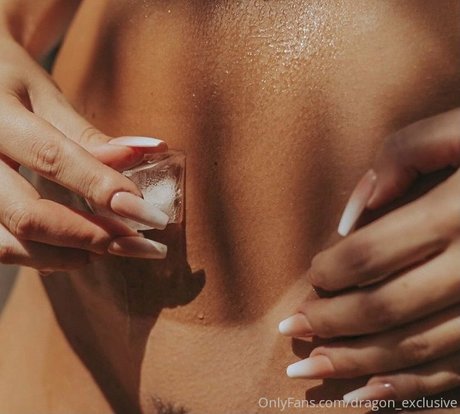 Dragon s Fire VIP model naked pic