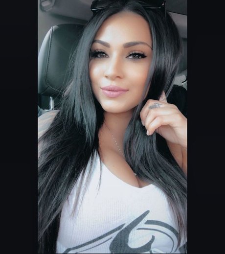 Hustle23hard hot model pictures