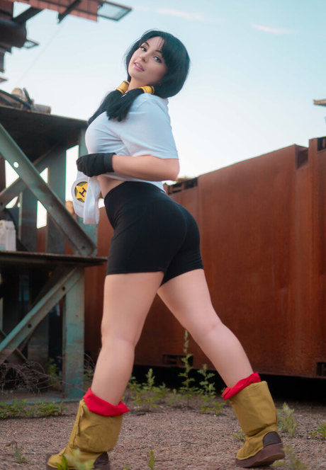 Allyssooonnnn exclusive model image