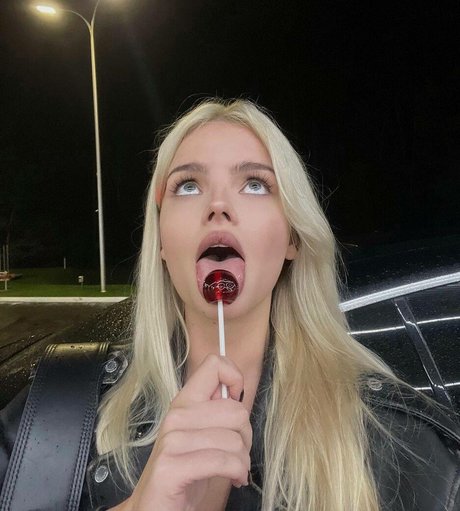 Mazarezz model nude photo