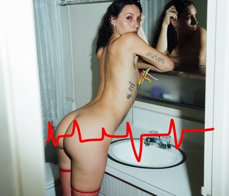 Prettiest please naked star pictures