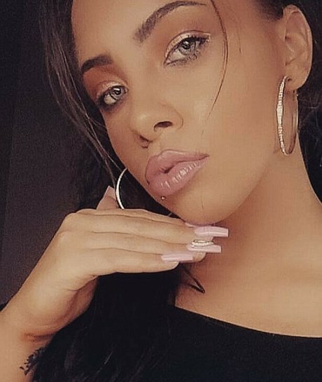 vivi2416 model pictures