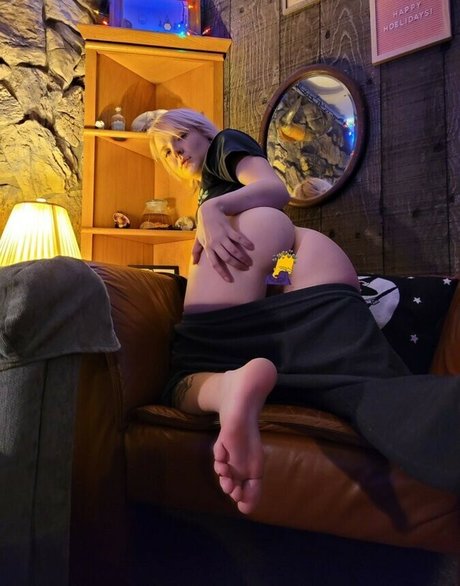 sweetfaebelle erotic model img