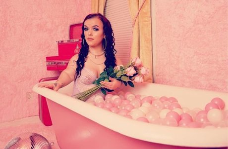 Leftcheek sexy model images