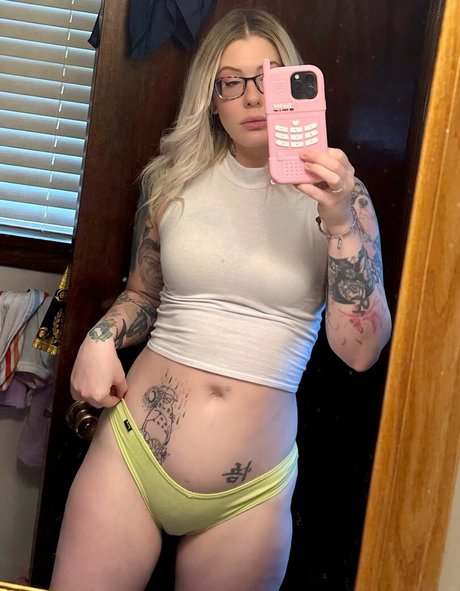 Karuna Satori_ beautiful model pic