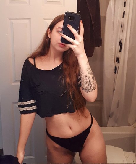 Alildore model hot pic