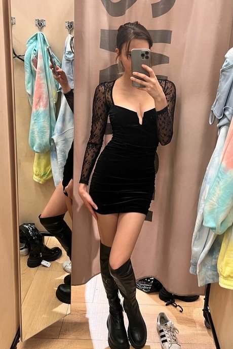 foreverSat model sex img