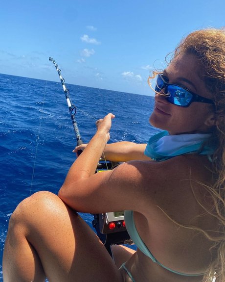 Cassie Zero nude pornstar gallery