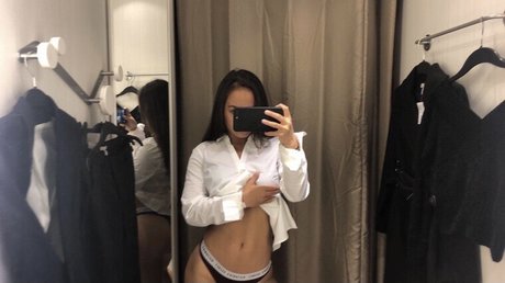 cxurtnee pretty actress pic