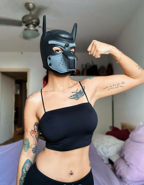 Queen Red pornstar beautiful photos