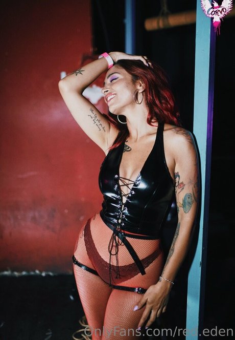 Queen Red sex model images