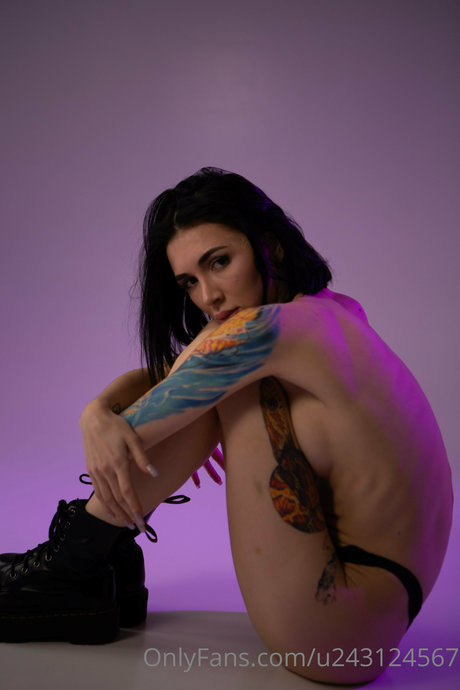 Mika Davis exclusive model archive