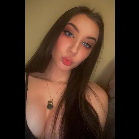 Amira Maroulis erotic actress pics