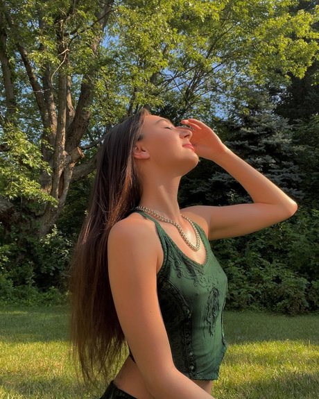 Amira Maroulis model free archive