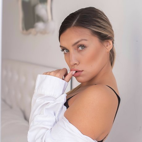 Alyson Gray sexy actress pics