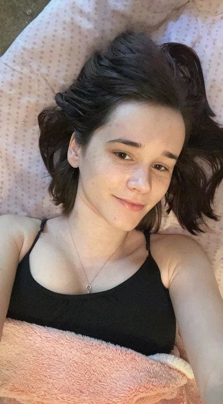 Jani Veve model pretty picture