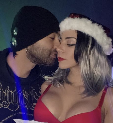 Aline Chelius adult model image