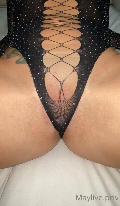 Maylive naked model image